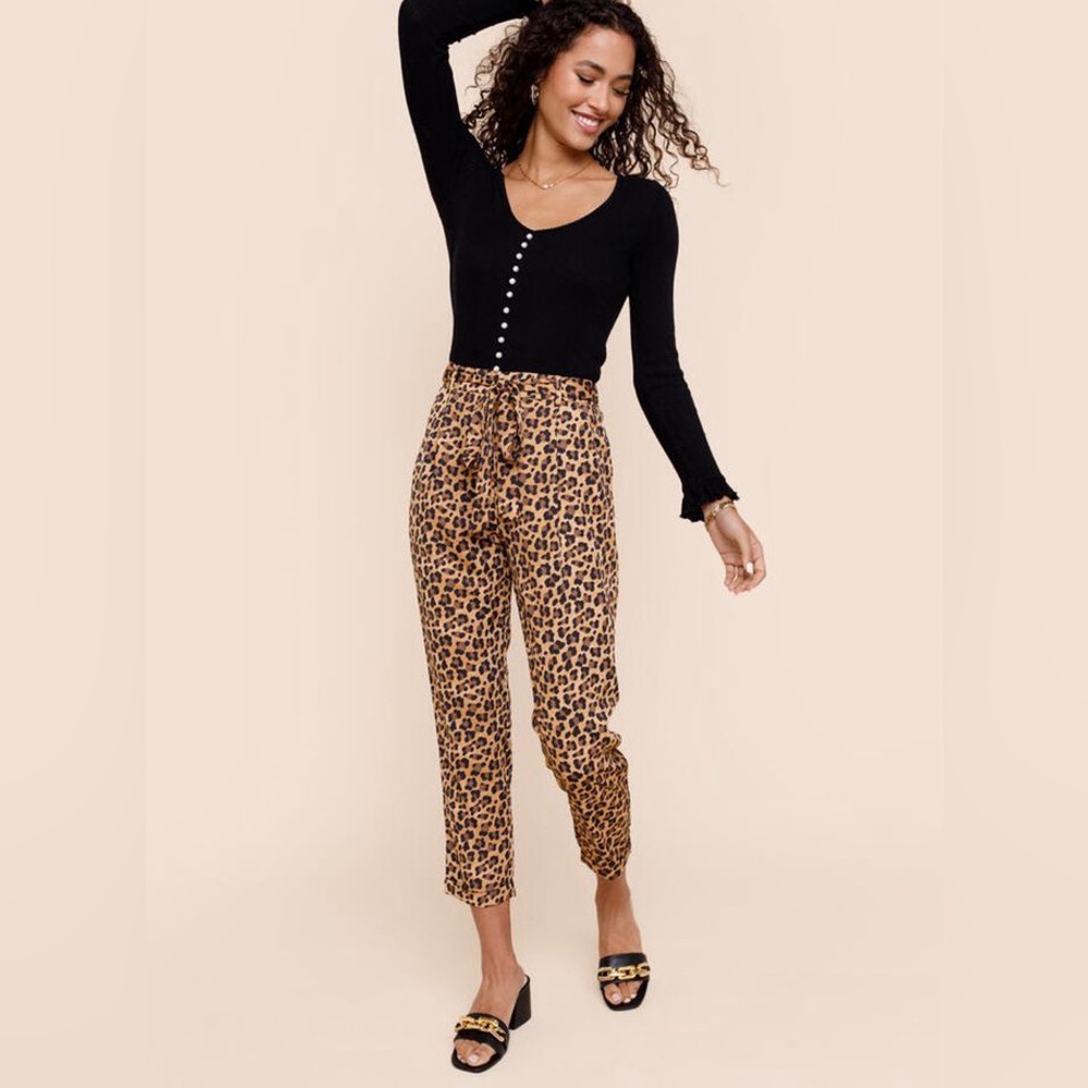 NWT Francesca’s Kellie Tie Front Leopard Joggers